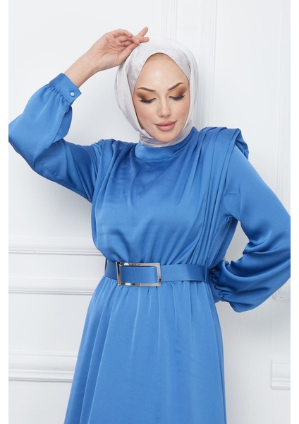 İndigo Omuz Piliseli Kemerli Saten Abiye fiyatları