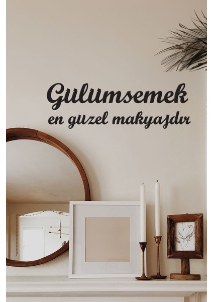 Ahşap Dekoratif Duvar Yazısı - Gülümsemek En Güzel Makyajdır
