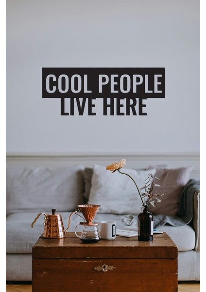 Ahşap Dekoratif Duvar Yazısı - Cool People Live Here