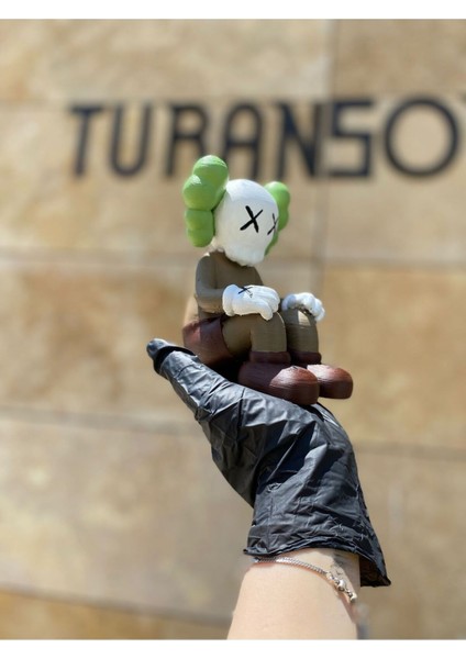 Kaws Shocked Boyalı Figür 20 cm Boy