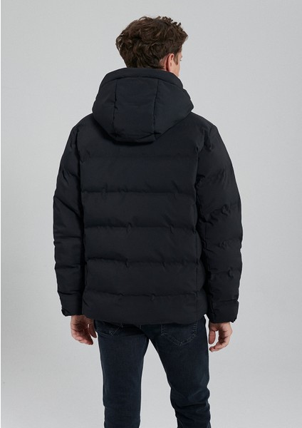 Su İtici Kapüşonlu Siyah Şişme Mont 0110313-71379 fırsatları