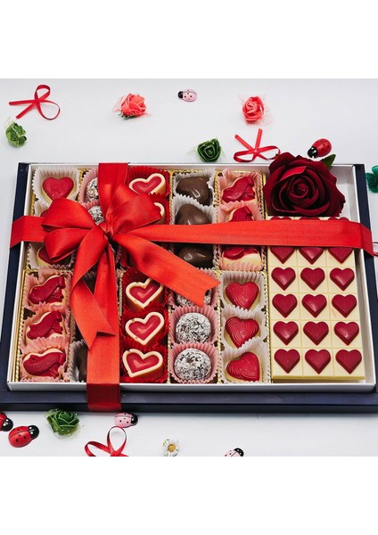 Sevgililer Günü Çiçekli Aşk Temalı Spesiyal Çikolata Kutusu
