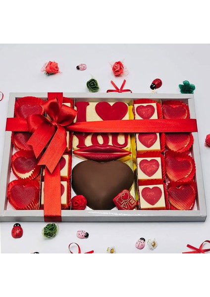 Sevgililer Günü Temalı Kalp ve Figür Çikolata Kutusu