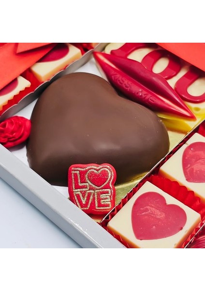 Sevgililer Günü Temalı Kalp ve Figür Çikolata Kutusu fiyatları