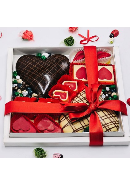 Sevgililer Günü Dark Kalp ve Figür Çikolata Kutusu