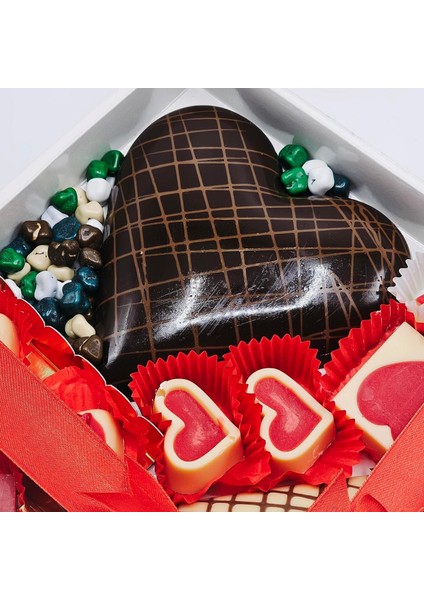 Sevgililer Günü Dark Kalp ve Figür Çikolata Kutusu indirimleri