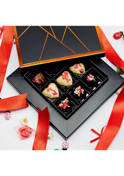 Spesiyal Kalp Çikolata Çilek Dolgulu 9'lu