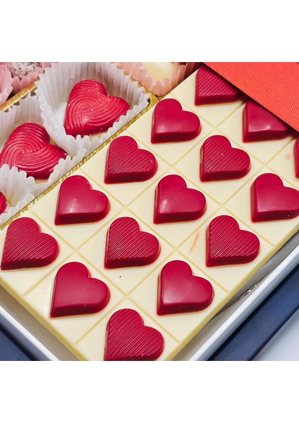 Sevgililer Günü Çiçekli Aşk Temalı Spesiyal Çikolata Kutusu fiyatları