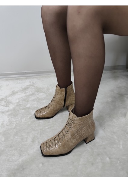 Tena Küt Burun Önden Süs Bağlı Kadın Kısa Bot (Mys B8) - Vizon - 37