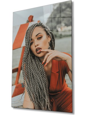 Miraax Afro Saçlı Kırmızılı Kadın Cam Tablo