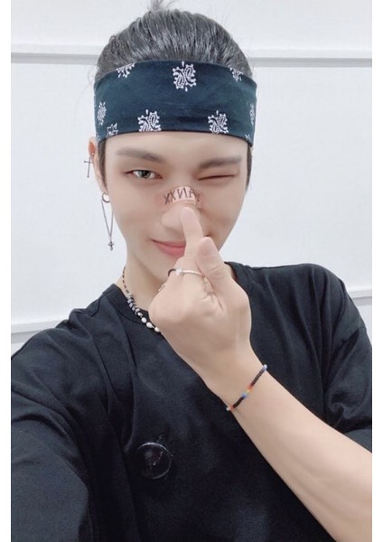 Kpop Ateez Wooyoung Siyah Boncuklu Bileklik