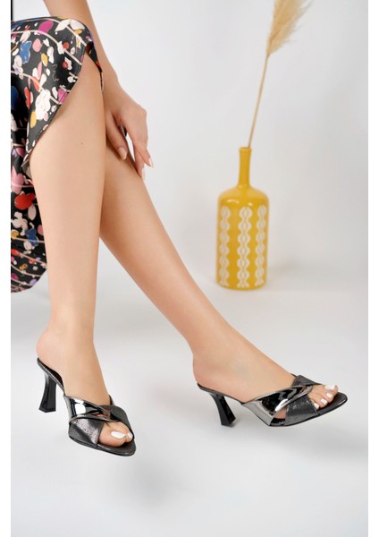 Kadın Platin Rugan Topuklu Şık Terlik fiyatları