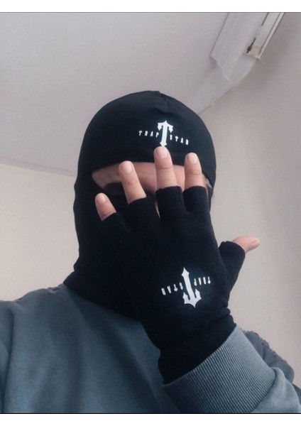 Trapstar Maske Bere ve Polar Yarım Eldiven Takımı Kombin