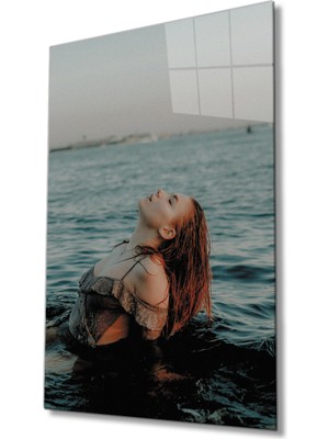Miraax Denizde Kızıl Saçlı Kadın Cam Tablo