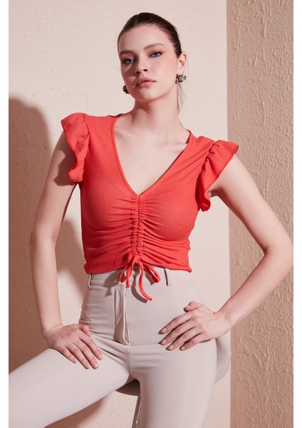 Büzgü Detaylı Kolları Fırfırlı Dar Kesim Crop Bluz Bayan Bluz 5865015 fiyatları