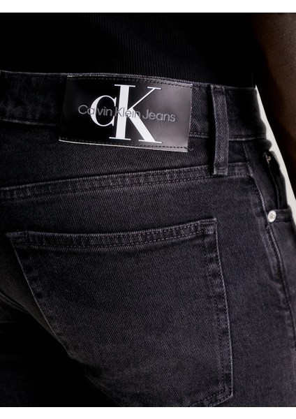 Erkek Pamuklu Normal Bel 5 Cepli Düğmeli Siyah Jeans J30J324192-1BY modelleri