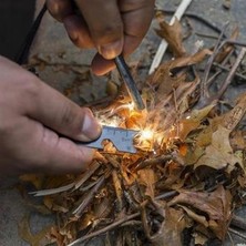 ZYD Ticaret Acil Durum Magnezyum Çubuk Çakmaktaşı Hayatta Kalma Ateş Başlatıcı Çakmak Kiti Düdük Hediyel