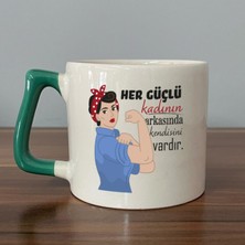Mor Mürekkep Her Güçlü Kadının Arkasında Kendisi Vardır Baskılı Kadınlar Günü Yeşil Kulplu D Kupa