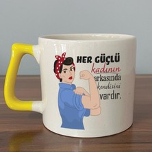 Mor Mürekkep Her Güçlü Kadının Arkasında Kendisi Vardır Baskılı Kadınlar Günü Sarı Kulplu D Kupa