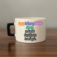 Mor Mürekkep Ayağa Kalkmayı Bildiğin Sürece Baskılı Kadınlar Günü Siyah Kulplu C Fincan