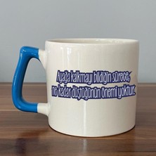 Mor Mürekkep Ayağa Kalkmayı Bildiğin Sürece Renksiz Baskılı Mavi Kulplu D Kupa