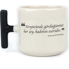 Mor Mürekkep Yeryüzünde Gördüğümüz Her Şey, Kadının Eseridir Baskılı Siyah Kulplu T Kupa