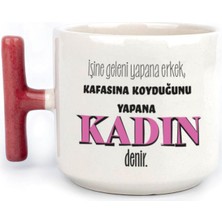 Mor Mürekkep Işine Geleni Yapana Erkek Baskılı Kadınlar Günü Kırmızı Kulplu T Kupa