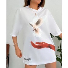 Tarz Yeri Kadın Dijital Baskılı T-Shirt - Beyaz