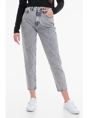 Calvin Klein Kadın Pamuklu Normal Bel 5 Cepli Düğmeli Gri Jeans J20J222152-1BZ