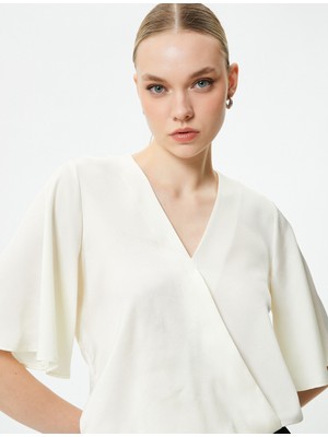 Koton Kruvaze Bluz V Yaka Kısa Kollu