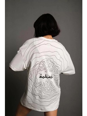 Tarz Yeri Kadın Bisiklet Yakalı Sırt Baskılı Oversize T-Shirt - Beyaz