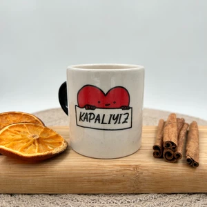 Nakkaş Çini Seramik Kupa Mug Kapalıyız Baskılı 08