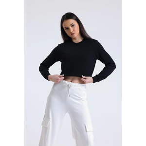 Siyah Bisiklet Yaka Crop Sweatshirt