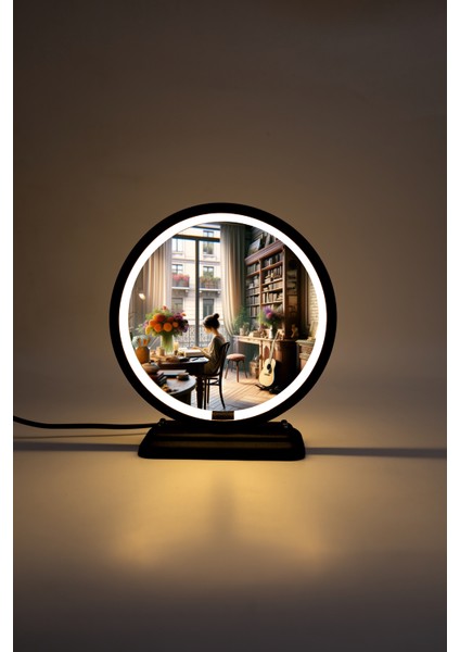 Kadın Temalı Dekoratif Masa Lambası