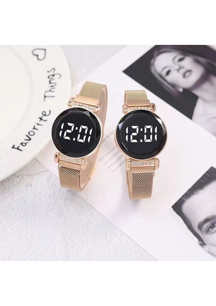 E Popüler Kadın Moda Alaşım Rahat Yuvarlak LED Dokunmatik Ekran Tuğla Mıknatıs Izle Bayanlar Kız Için LED Dijital Kol Saati Hediye (Yurt Dışından)