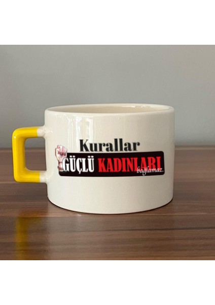 Kurallar Güçlü Kadınları Bağlamaz Baskılı Kadınlar Günü Sarı Kulplu C Fincan