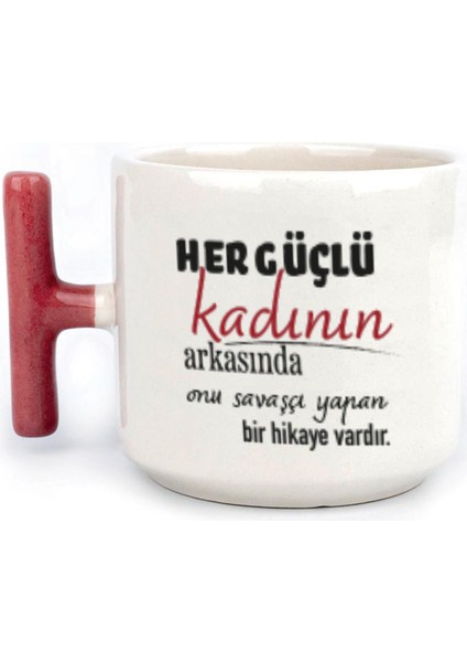 Her Güçlü Kadının Arkasında Baskılı Kadınlar Günü Kırmızı Kulplu T Kupa