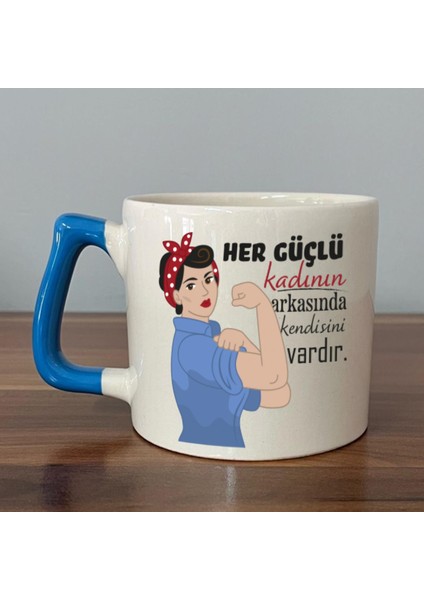 Her Güçlü Kadının Arkasında Kendisi Vardır Baskılı Kadınlar Günü Mavi Kulplu D Kupa