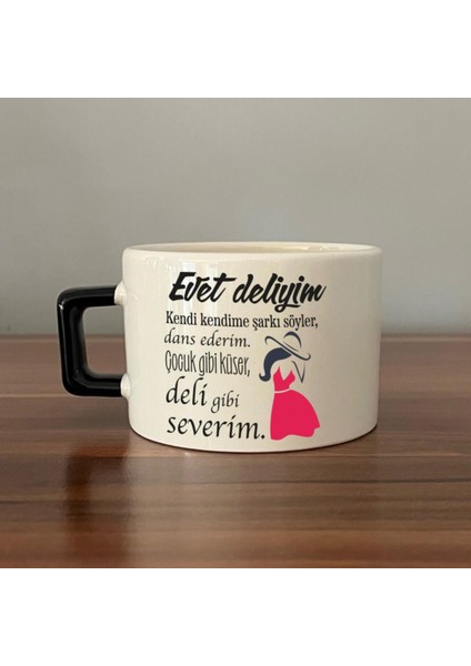 Evet Deliyim Baskılı Kadınlar Günü Siyah Kulplu C Fincan