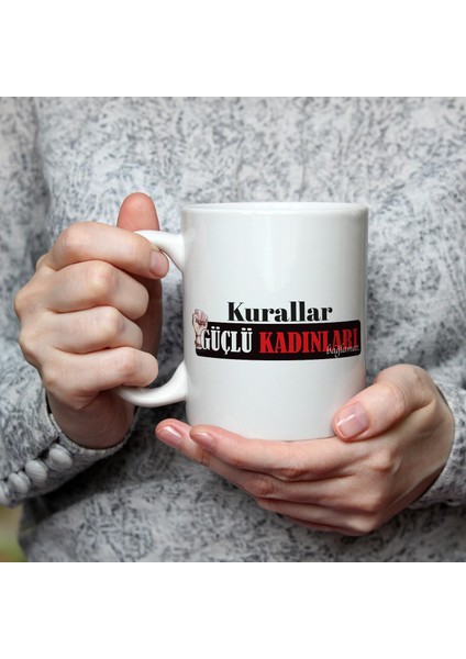 Kurallar Güçlü Kadınları Bağlamaz Baskılı Kadınlar Günü Beyaz Kupa