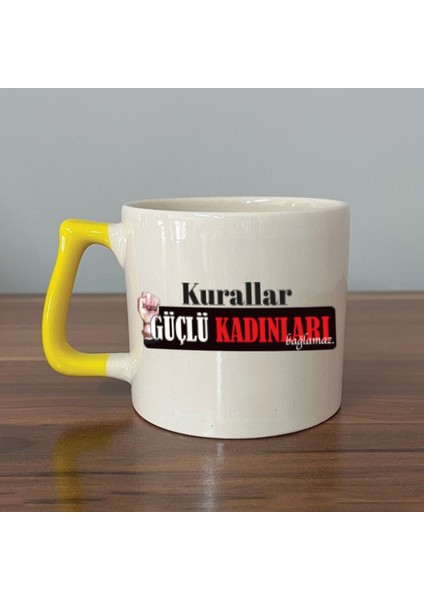 Kurallar Güçlü Kadınları Bağlamaz Baskılı Kadınlar Günü Sarı Kulplu D Kupa fiyatları