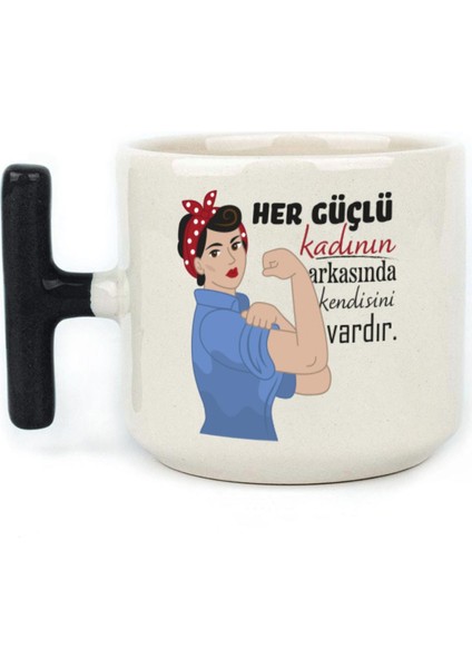Her Güçlü Kadının Arkasında Kendisi Vardır Baskılı Kadınlar Günü Siyah Kulplu T Kupa