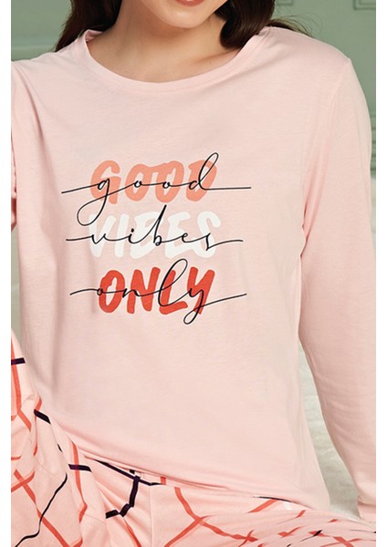 Kadın Yüksek Kalite Sıfır Yaka Pamuklu Ekose Desen Uzun Kol Somon Pijama Takımı fiyatları