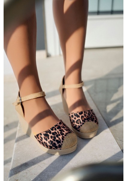 Dolgu Topuk Leopar Ayakkabı