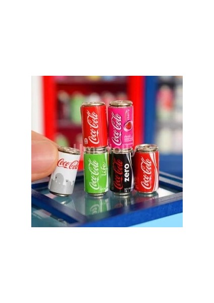 1 Takım Kola Tarzı Ahşap 1:12 Sevimli Mını Dollhouse Minyatür Buzdolabı Oyun Bebek Maması Içecek Oyuncak Mağazası Ev Dekorasyon Mobilya Aksesuarları (Yurt Dışından)