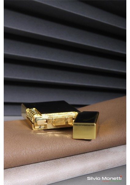 Siyah Altın Özel Tasarım Kapaklı Model Gazlı Çakmak 24CSM812BTR04 fırsatları