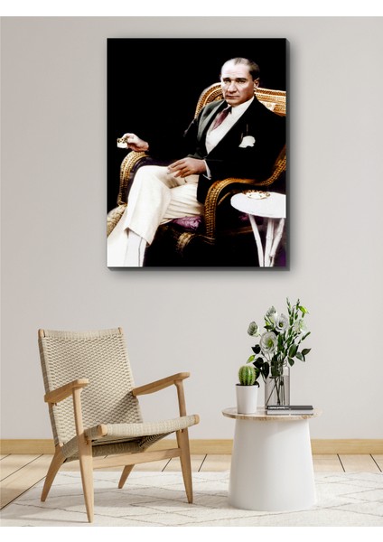 Mustafa Kemal Atatürk Türk Kahvesi Içerken
