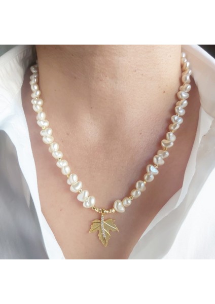 Yaprak Uçlu Özel Tasarım Kalp Şekilli incili Kolye 45 cm