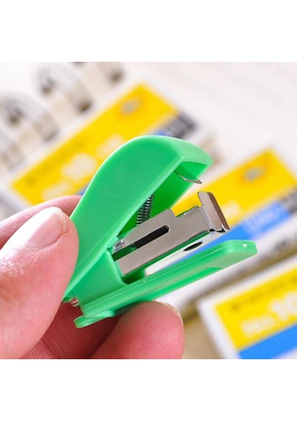 1 Adet Süper Kawaii Mini Küçük Zımba Faydalı Mini Zımba Zımba Seti Ofis Ciltleme Kırtasiye Renk Rastgele (Yurt Dışından) modelleri