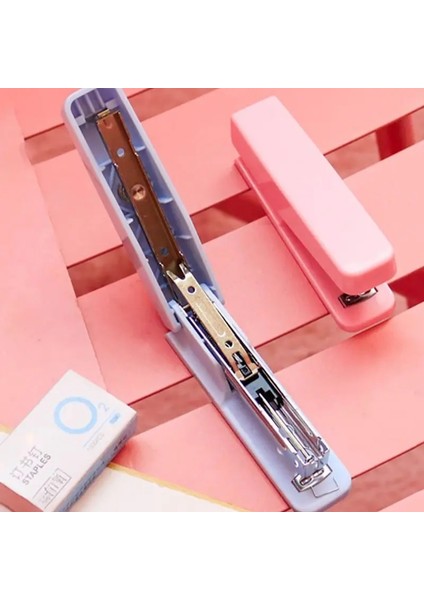 Pembe Tarzı 1 Takım Mini Zımba Zımba Kiti Taşınabilir Emek Tasarruflu No. 10 Zımba Ofis Öğrenci Kağıt Ciltleme Makinesi Zımba Kırtasiye (Yurt Dışından) indirimleri